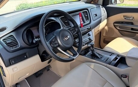 KIA Carnival III, 2017 год, 2 700 000 рублей, 14 фотография