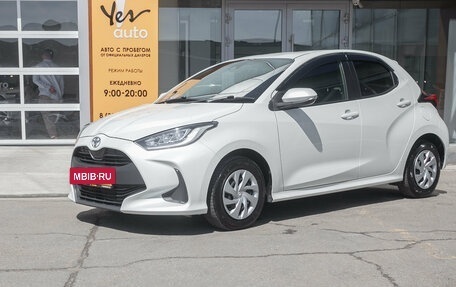 Toyota Yaris, 2021 год, 1 235 000 рублей, 2 фотография