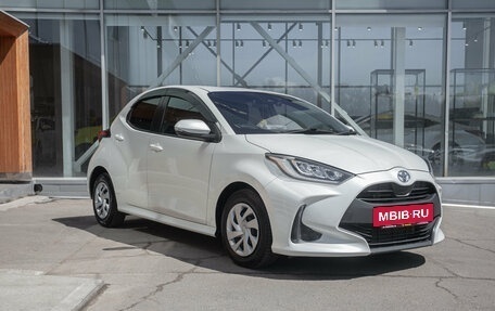Toyota Yaris, 2021 год, 1 235 000 рублей, 8 фотография
