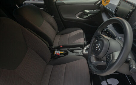 Toyota Yaris, 2021 год, 1 235 000 рублей, 10 фотография