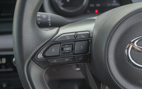 Toyota Yaris, 2021 год, 1 235 000 рублей, 12 фотография