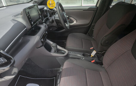 Toyota Yaris, 2021 год, 1 235 000 рублей, 20 фотография