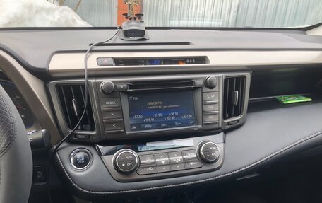 Toyota RAV4, 2014 год, 2 330 000 рублей, 24 фотография