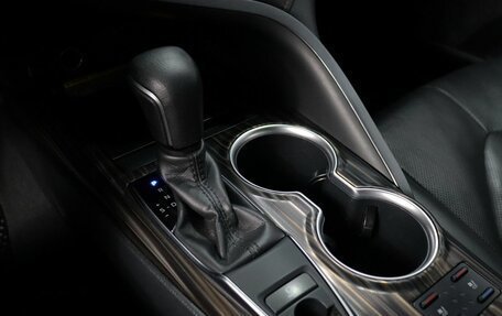 Toyota Camry, 2021 год, 3 195 000 рублей, 10 фотография