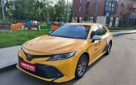 Toyota Camry, 2019 год, 1 380 000 рублей, 1 фотография