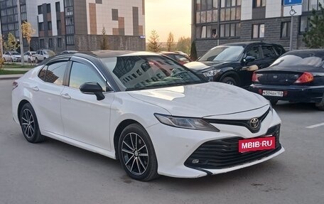 Toyota Camry, 2019 год, 1 700 000 рублей, 6 фотография