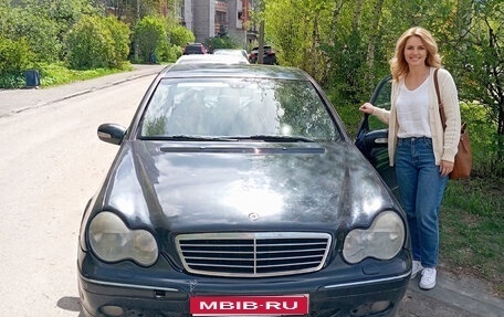 Mercedes-Benz C-Класс, 2004 год, 250 000 рублей, 1 фотография