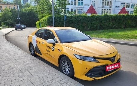 Toyota Camry, 2019 год, 1 380 000 рублей, 2 фотография