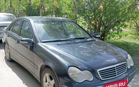 Mercedes-Benz C-Класс, 2004 год, 250 000 рублей, 2 фотография