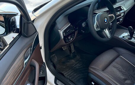 BMW 5 серия, 2019 год, 3 550 000 рублей, 15 фотография