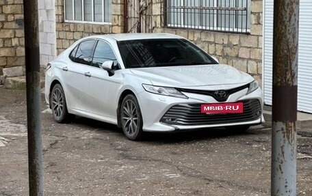 Toyota Camry, 2018 год, 2 600 000 рублей, 2 фотография