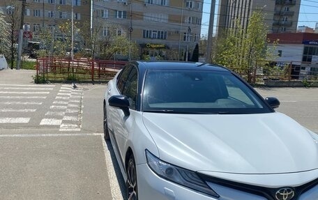 Toyota Camry, 2020 год, 2 900 000 рублей, 2 фотография