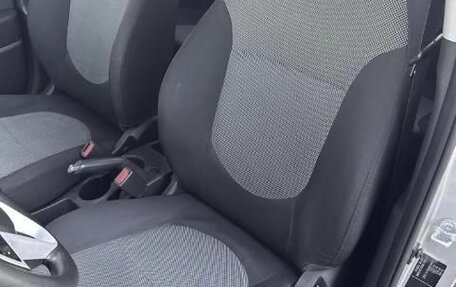 Hyundai Solaris II рестайлинг, 2011 год, 760 000 рублей, 17 фотография