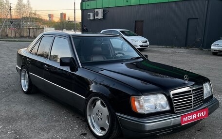 Mercedes-Benz E-Класс, 1993 год, 400 000 рублей, 1 фотография