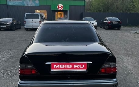 Mercedes-Benz E-Класс, 1993 год, 400 000 рублей, 3 фотография