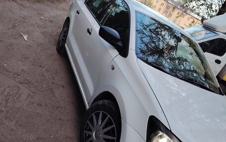Volkswagen Polo VI (EU Market), 2019 год, 650 000 рублей, 2 фотография
