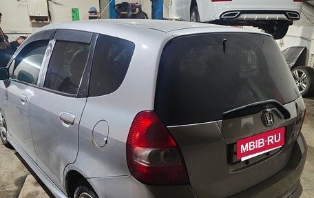 Honda Fit III, 2003 год, 380 000 рублей, 2 фотография