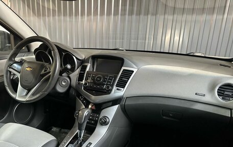 Chevrolet Cruze II, 2010 год, 649 900 рублей, 8 фотография
