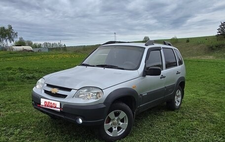 Chevrolet Niva I рестайлинг, 2010 год, 390 000 рублей, 2 фотография