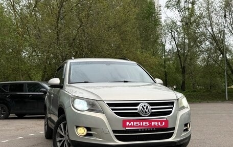 Volkswagen Tiguan I, 2010 год, 655 000 рублей, 2 фотография