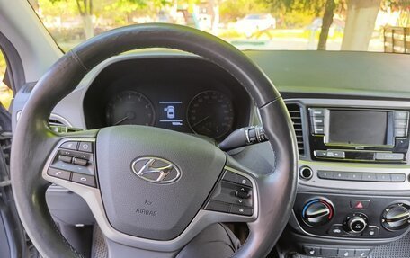 Hyundai Solaris II рестайлинг, 2018 год, 1 400 000 рублей, 9 фотография