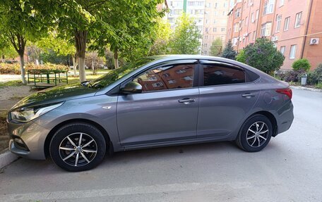 Hyundai Solaris II рестайлинг, 2018 год, 1 400 000 рублей, 2 фотография