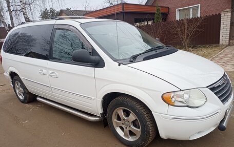 Chrysler Town & Country IV, 2004 год, 910 000 рублей, 2 фотография