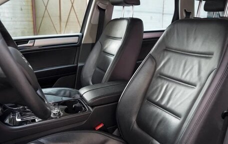 Volkswagen Touareg III, 2010 год, 1 800 000 рублей, 7 фотография