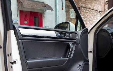 Volkswagen Touareg III, 2010 год, 1 800 000 рублей, 10 фотография