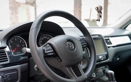 Volkswagen Touareg III, 2010 год, 1 800 000 рублей, 12 фотография