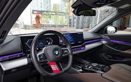 BMW 5 серия, 2024 год, 7 199 999 рублей, 11 фотография