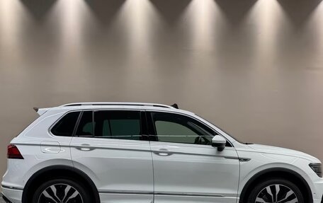 Volkswagen Tiguan II, 2020 год, 2 849 000 рублей, 2 фотография