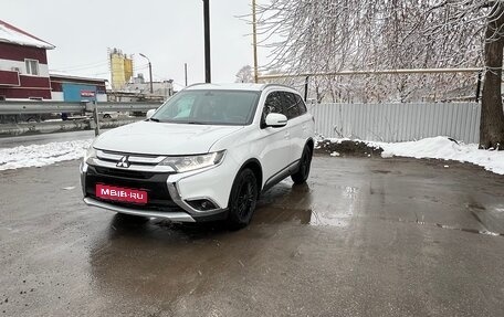 Mitsubishi Outlander III рестайлинг 3, 2015 год, 1 650 000 рублей, 1 фотография