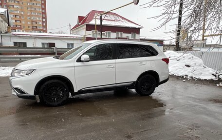 Mitsubishi Outlander III рестайлинг 3, 2015 год, 1 650 000 рублей, 2 фотография