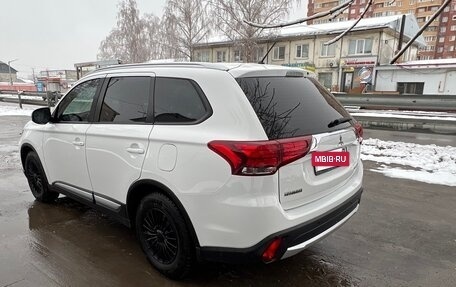 Mitsubishi Outlander III рестайлинг 3, 2015 год, 1 650 000 рублей, 3 фотография