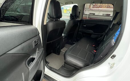 Mitsubishi Outlander III рестайлинг 3, 2015 год, 1 650 000 рублей, 9 фотография