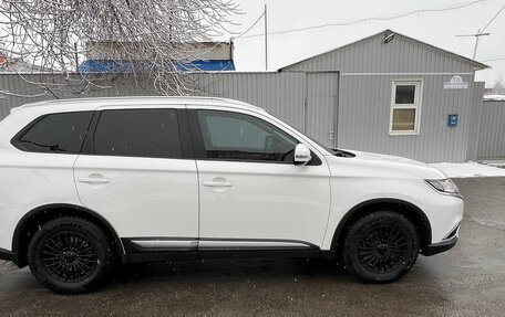 Mitsubishi Outlander III рестайлинг 3, 2015 год, 1 650 000 рублей, 5 фотография