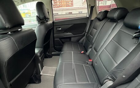 Mitsubishi Outlander III рестайлинг 3, 2015 год, 1 650 000 рублей, 10 фотография