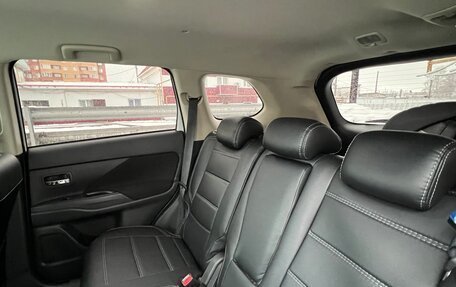 Mitsubishi Outlander III рестайлинг 3, 2015 год, 1 650 000 рублей, 11 фотография