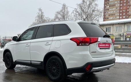 Mitsubishi Outlander III рестайлинг 3, 2015 год, 1 650 000 рублей, 14 фотография