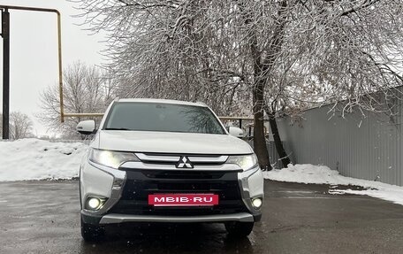 Mitsubishi Outlander III рестайлинг 3, 2015 год, 1 650 000 рублей, 15 фотография