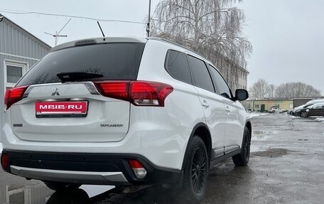 Mitsubishi Outlander III рестайлинг 3, 2015 год, 1 650 000 рублей, 13 фотография