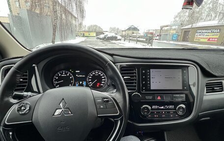 Mitsubishi Outlander III рестайлинг 3, 2015 год, 1 650 000 рублей, 21 фотография