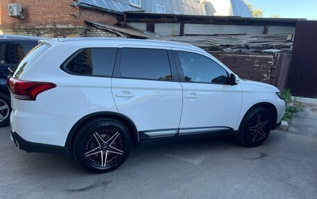 Mitsubishi Outlander III рестайлинг 3, 2015 год, 1 650 000 рублей, 25 фотография
