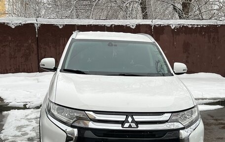 Mitsubishi Outlander III рестайлинг 3, 2015 год, 1 650 000 рублей, 23 фотография
