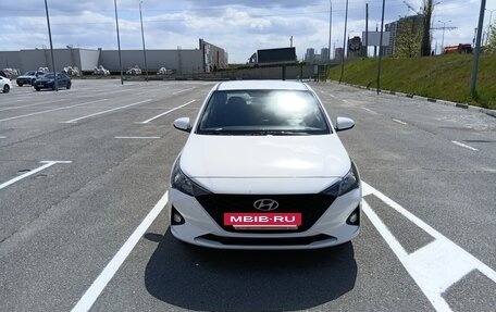 Hyundai Solaris II рестайлинг, 2021 год, 1 530 000 рублей, 3 фотография