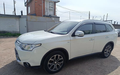 Mitsubishi Outlander III рестайлинг 3, 2014 год, 2 200 000 рублей, 4 фотография
