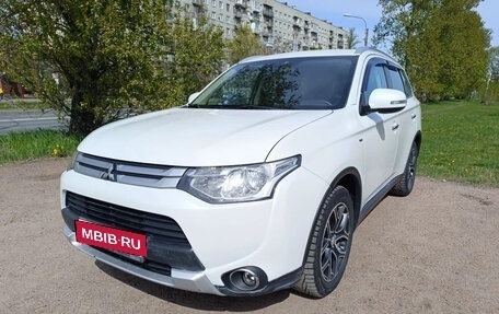 Mitsubishi Outlander III рестайлинг 3, 2014 год, 2 200 000 рублей, 1 фотография