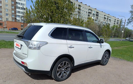 Mitsubishi Outlander III рестайлинг 3, 2014 год, 2 200 000 рублей, 6 фотография