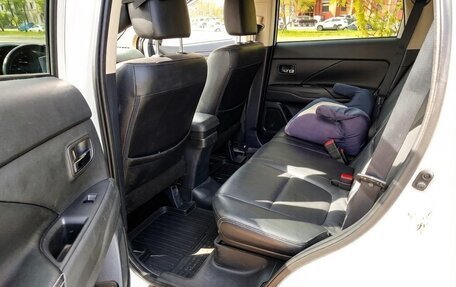 Mitsubishi Outlander III рестайлинг 3, 2014 год, 2 200 000 рублей, 10 фотография
